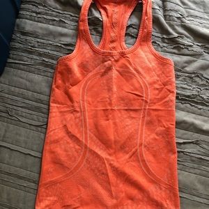Lululemon tank